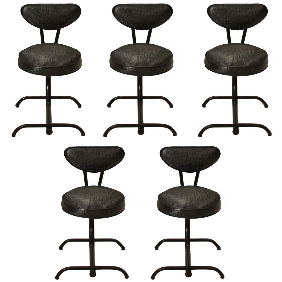 Set of 5 vintage iron and black sharkskin vinyl low stools For Sale