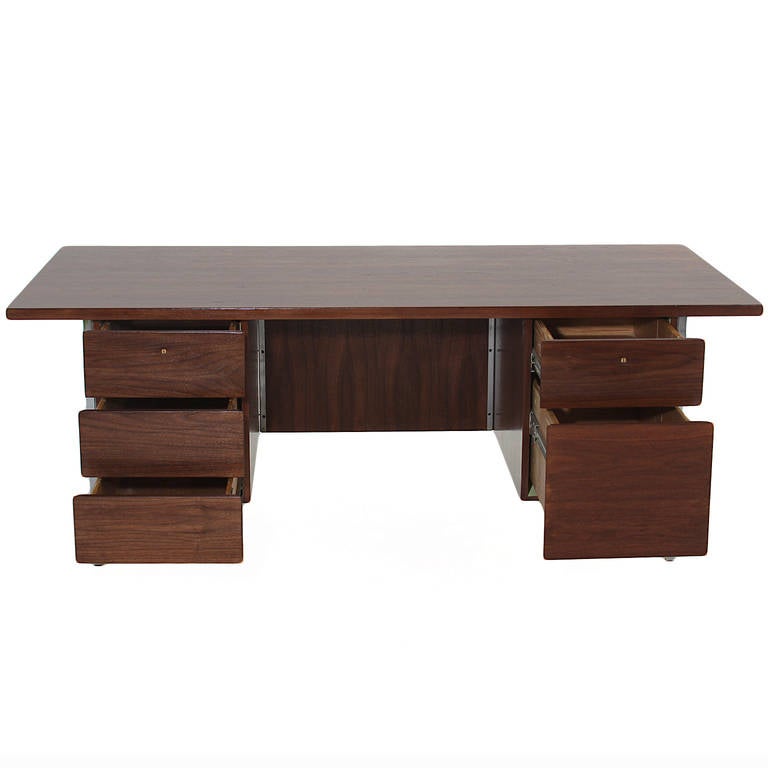 Florence Knoll Walnut and Chrome Leg Desk In Good Condition In Hollywood, CA
