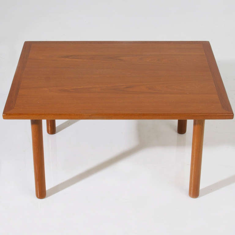 Lovely little side table in Teak by Hans Wegner with slightly rounded edges and round legs. 

Many pieces are stored in our warehouse, so please click on CONTACT DEALER under our logo below to find out if the pieces you are interested in seeing