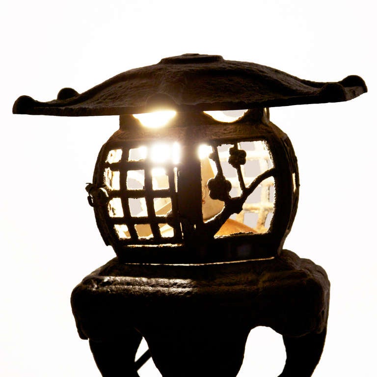 American Solid Cast Iron Chinese Pagoda Lamp