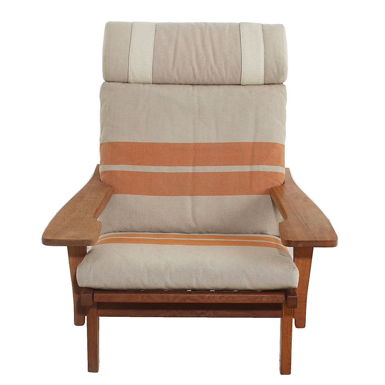 Fabric Pair of Hans Wegner GE375 oak and fabric lounge chairs