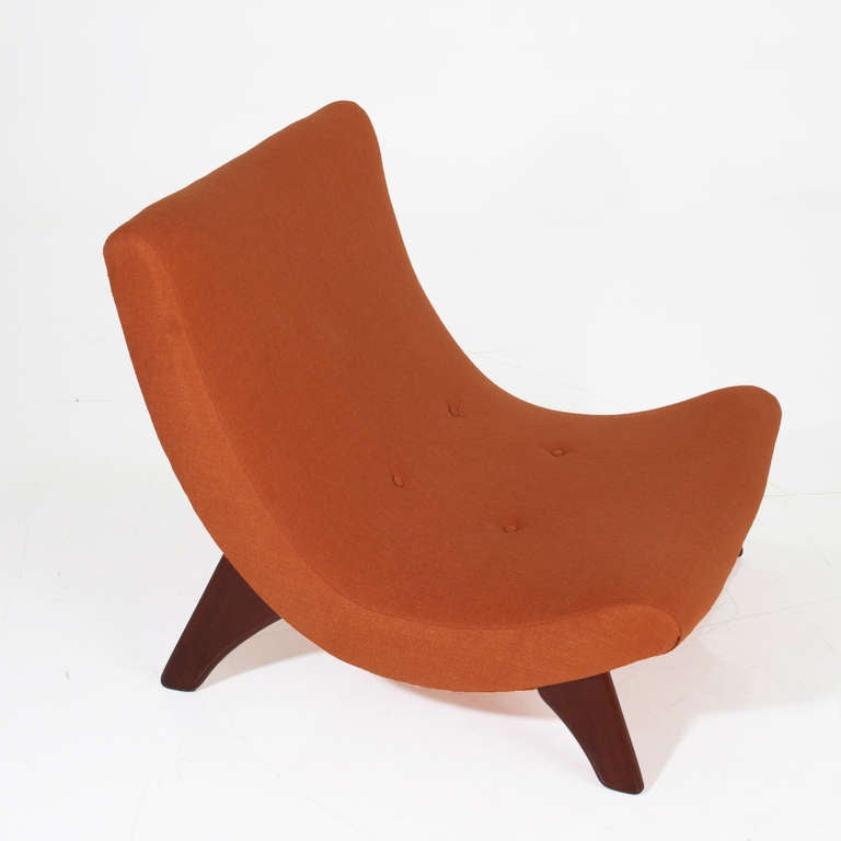 Large Scale Walnut Scoop Lounge Chairs attributed to Adrian Pearsall In Good Condition In Hollywood, CA