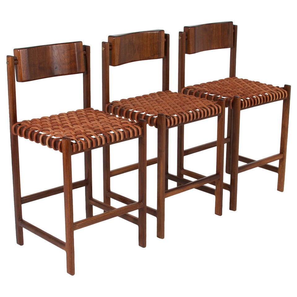 Tabouret de comptoir en bois de Thomas Hayes Studio