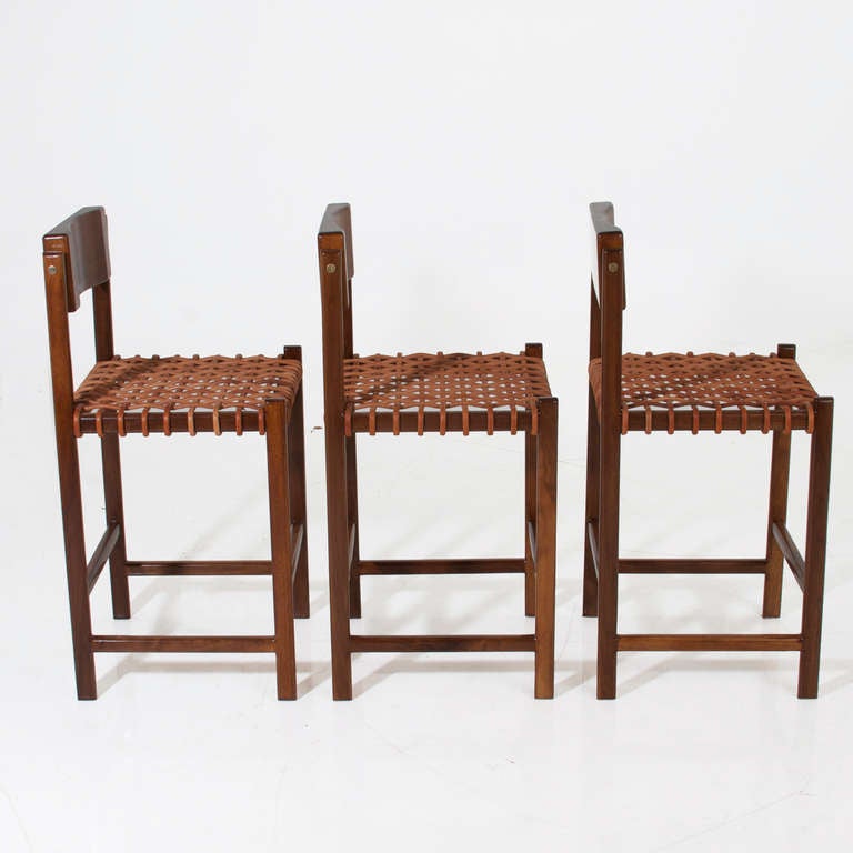 Américain Tabouret de comptoir en bois de Thomas Hayes Studio