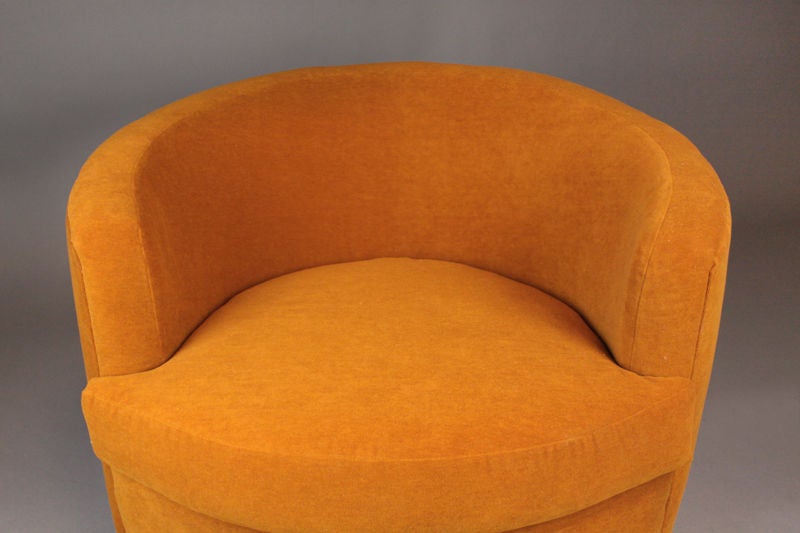 Pair of round swivel tub chairs by Milo Baughman at 1stDibs