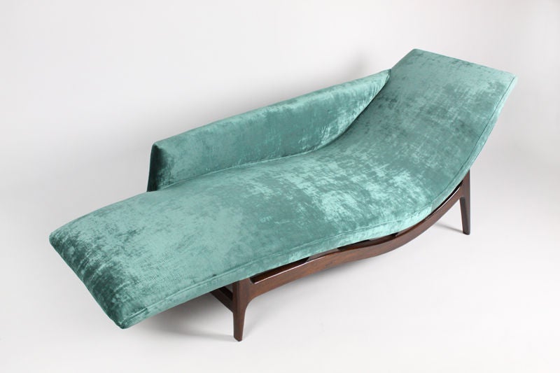 Mahogany Chaise Longue In Turquoise Silk Velvet In Good Condition In Hollywood, CA