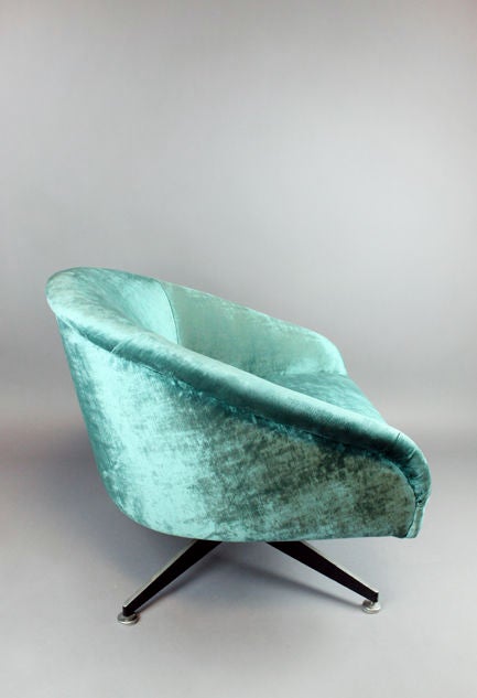 Single Vintage Silk Mohair Swivel Chair by Ward Bennett In Good Condition In Hollywood, CA