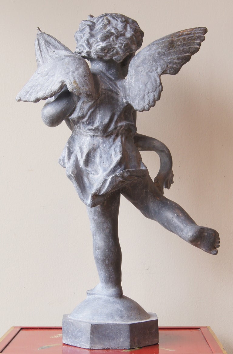 English Cast Lead Fountain In Excellent Condition In Kilmarnock, VA