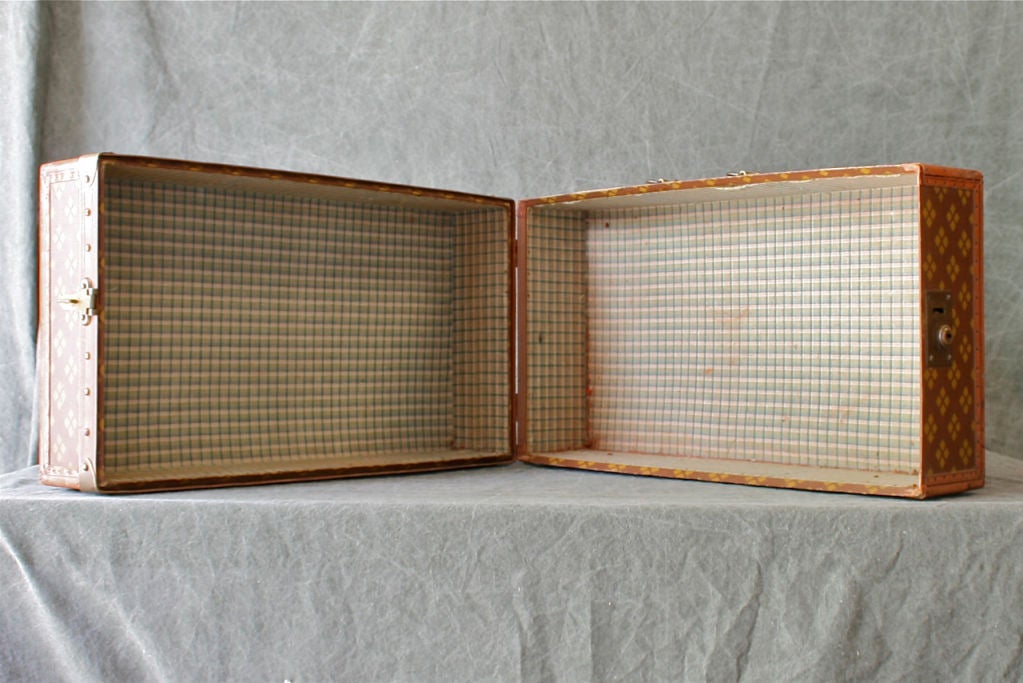 Canvas Vintage Case by Aux Etats Unis, Paris, circa 1920's.