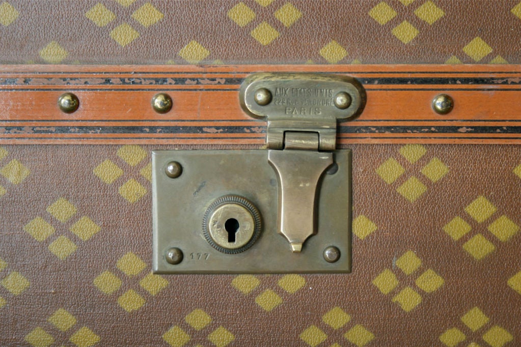 Vintage Case by Aux Etats Unis, Paris, circa 1920's. 1
