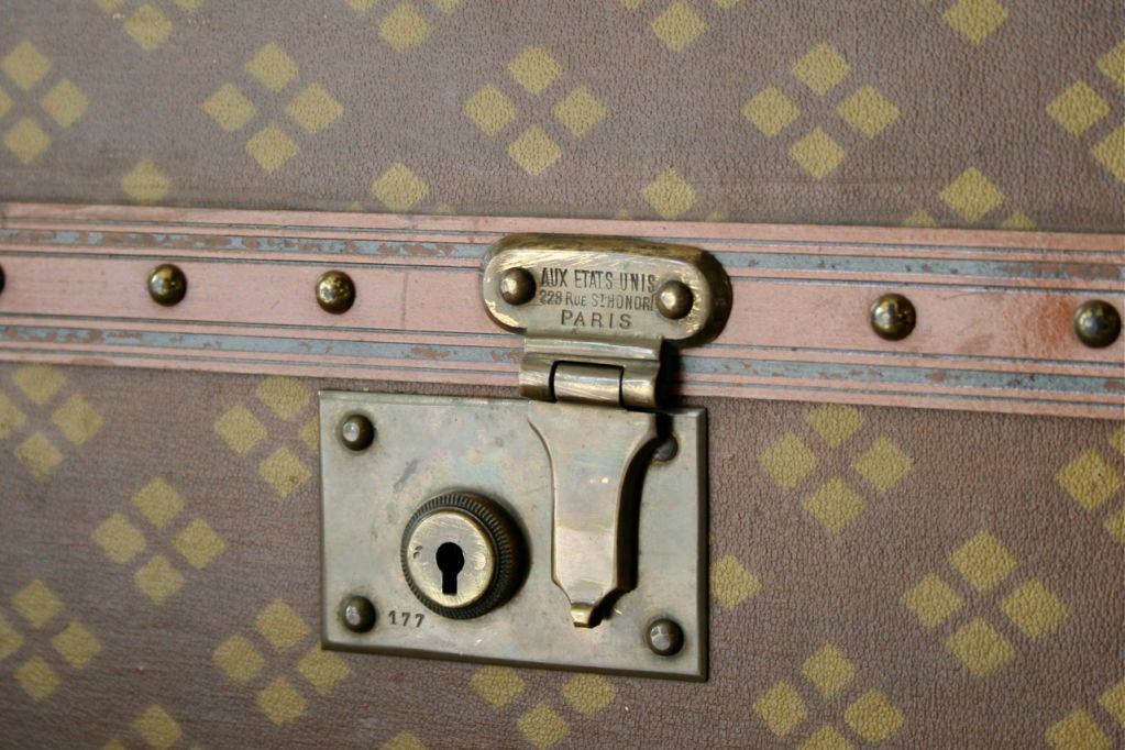 Vintage Case by Aux Etats Unis, Paris, circa 1920's. 2