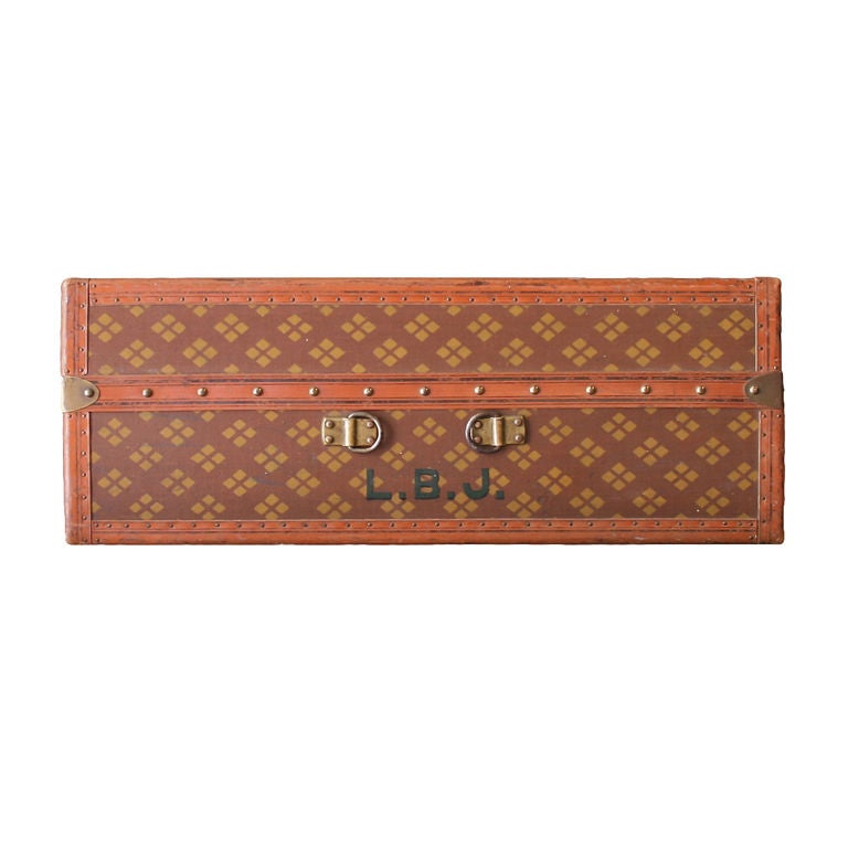 Vintage Case by Aux Etats Unis, Paris, circa 1920's.