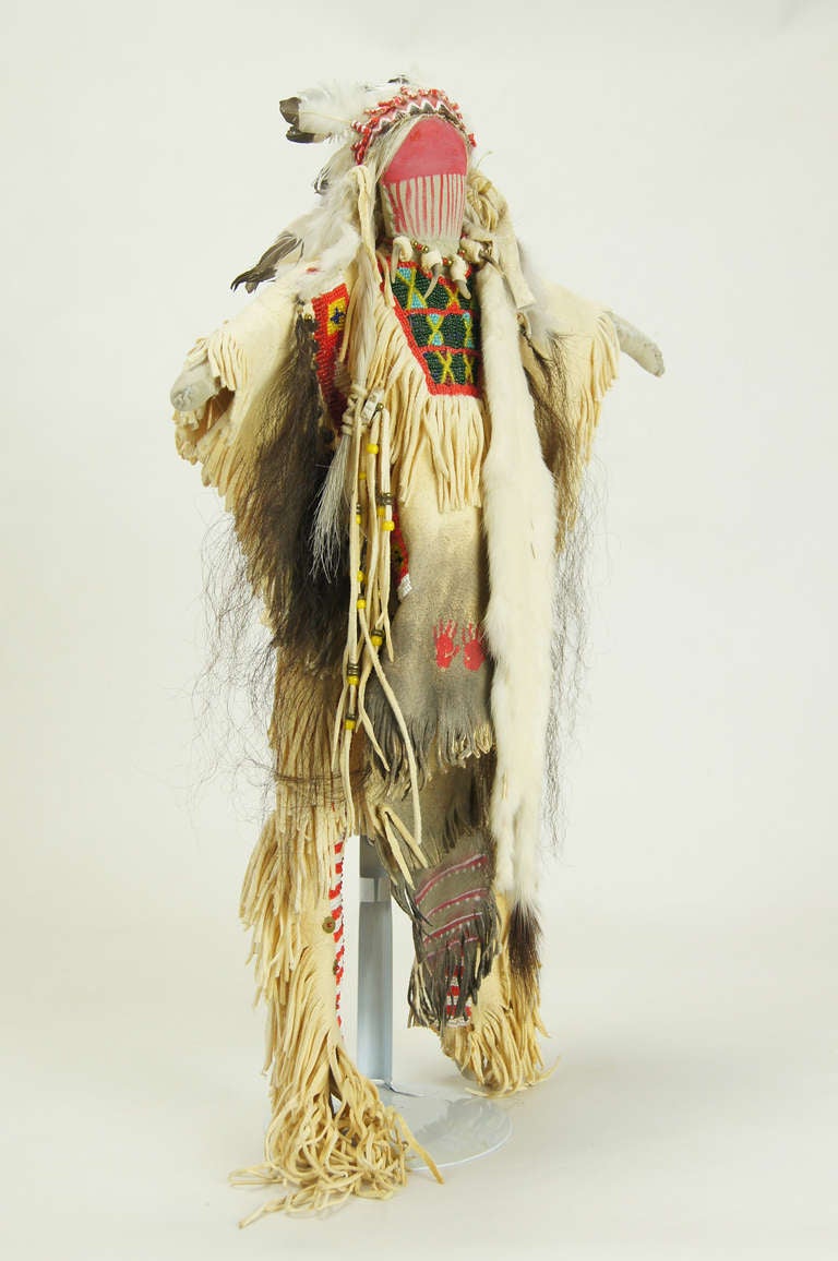 Oglala Lakota Sioux Doll In Excellent Condition In Kilmarnock, VA