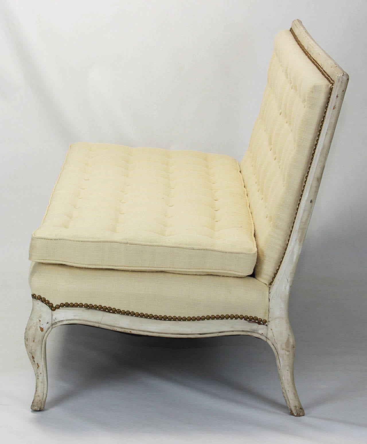 French Painted and Upholstered Settee In Excellent Condition In Kilmarnock, VA