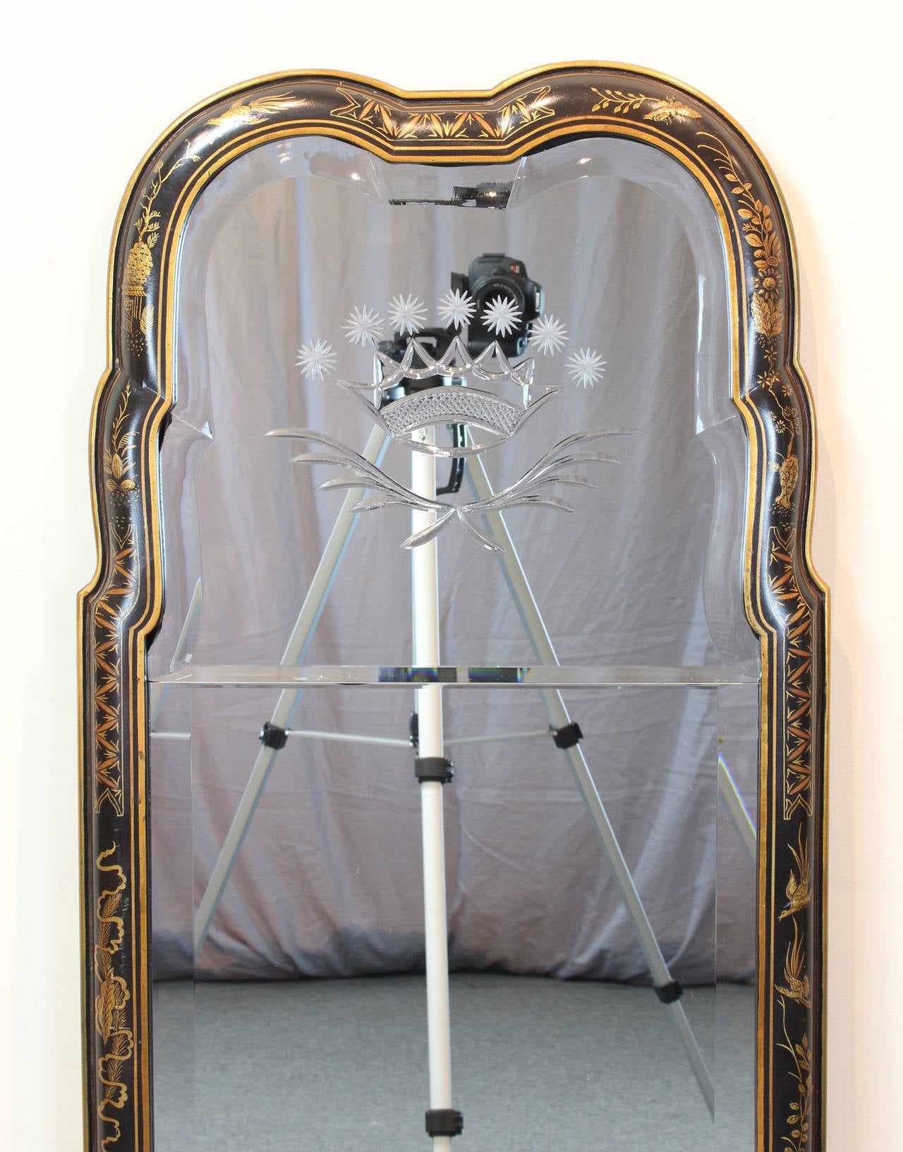 Chinoiserie Queen Anne Style Mirror In Excellent Condition In Kilmarnock, VA
