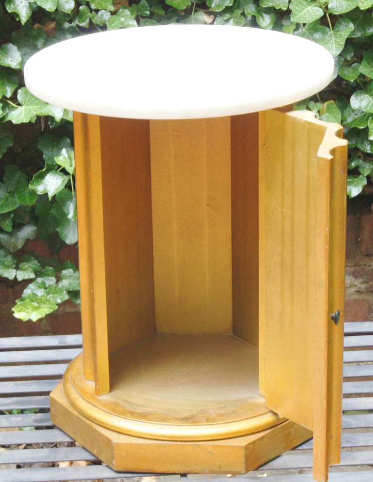 Column Side Table with Storage Compartment In Good Condition For Sale In Kilmarnock, VA