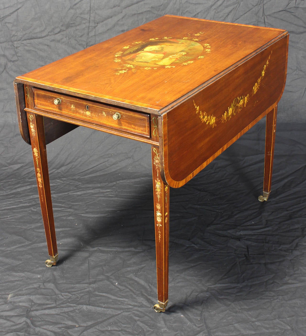 George III Mahogany Paint Decorated Pembroke Table In Good Condition In Kilmarnock, VA