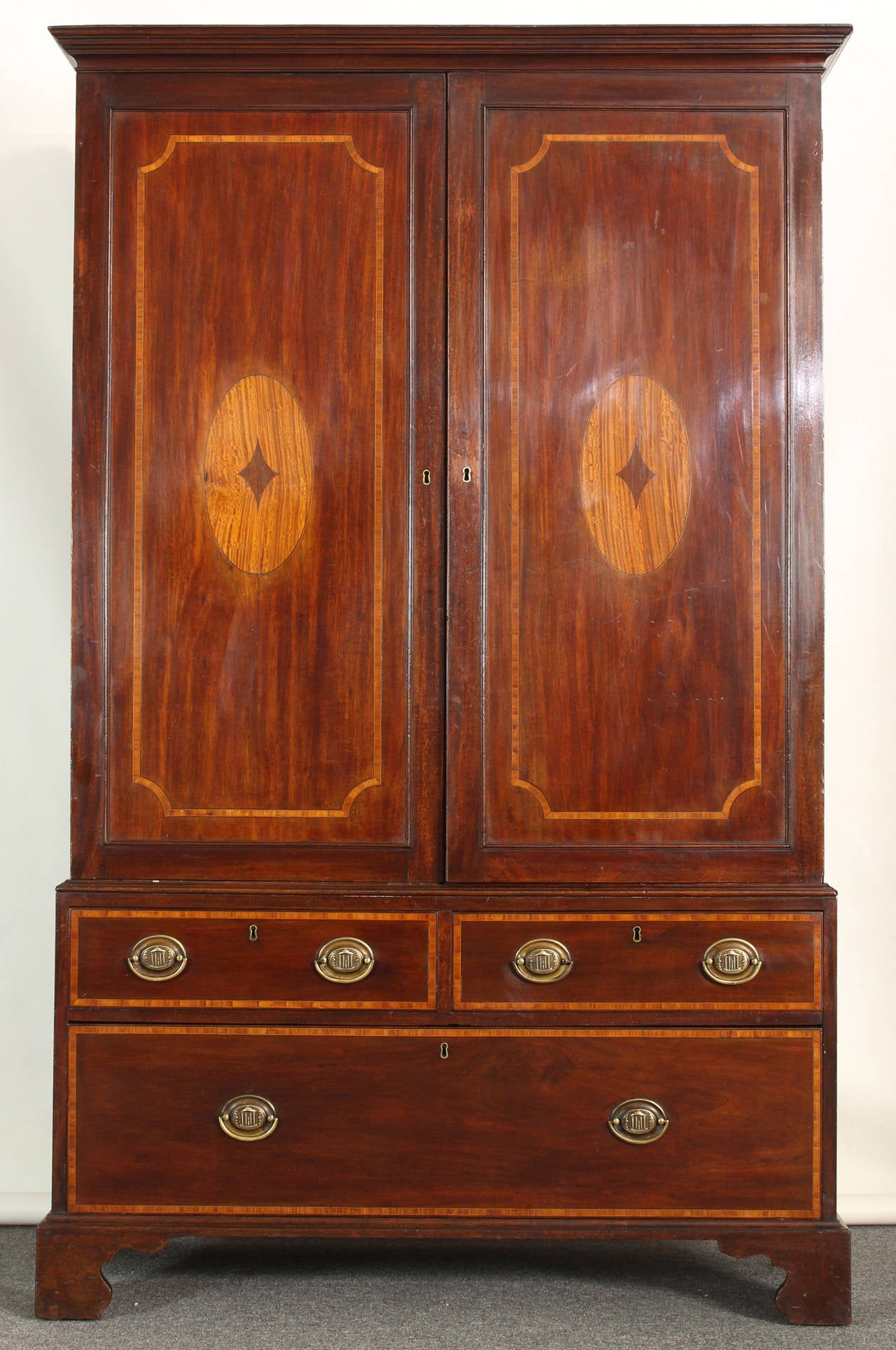 19th Century Mahogany Linen Press In Good Condition In Kilmarnock, VA