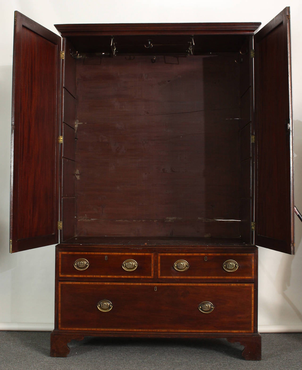 Great Britain (UK) 19th Century Mahogany Linen Press