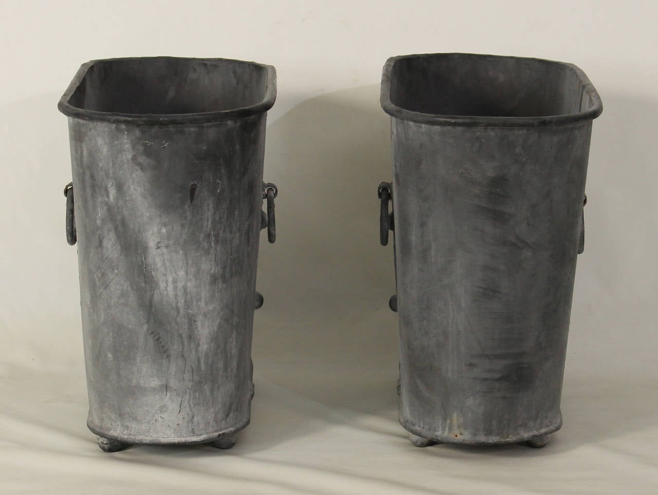 Pair of Large French Zinc Oval Planters In Excellent Condition In Kilmarnock, VA