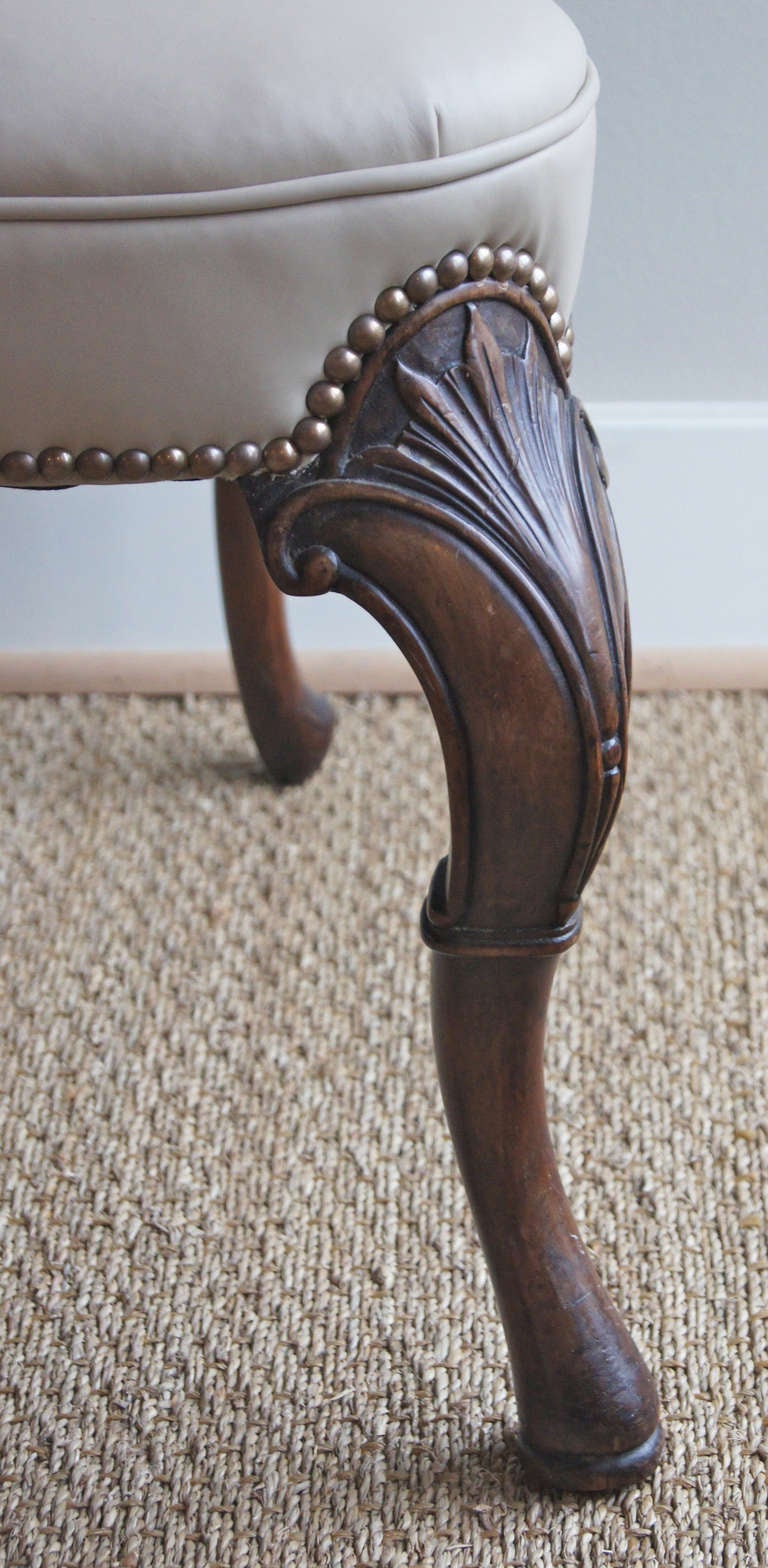Elegant Leather Desk Chair In Excellent Condition In Kilmarnock, VA