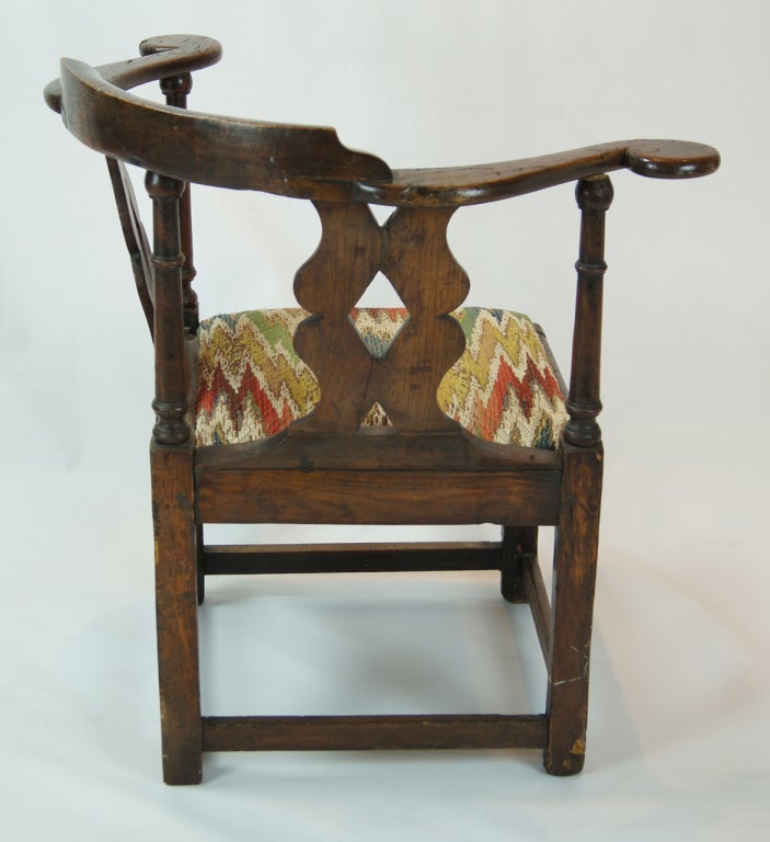18th Century Welsh Oak Corner Chair 3