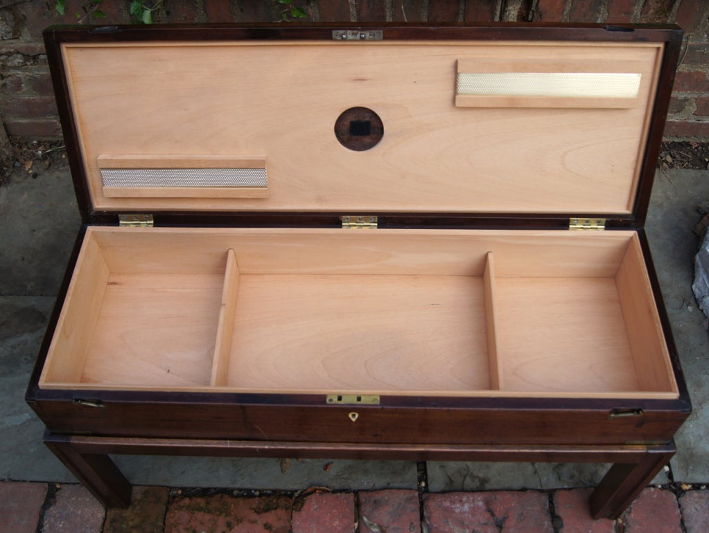 Regency Gun Case on Stand Fashioned into a Cigar Humidor In Excellent Condition In Kilmarnock, VA