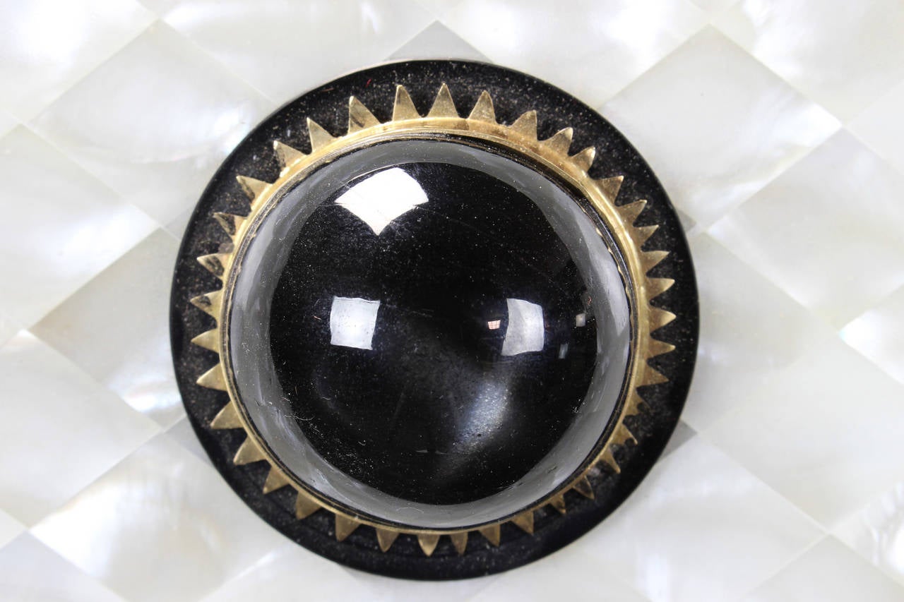 Mother-of-Pearl Box with Black Cabochon 4