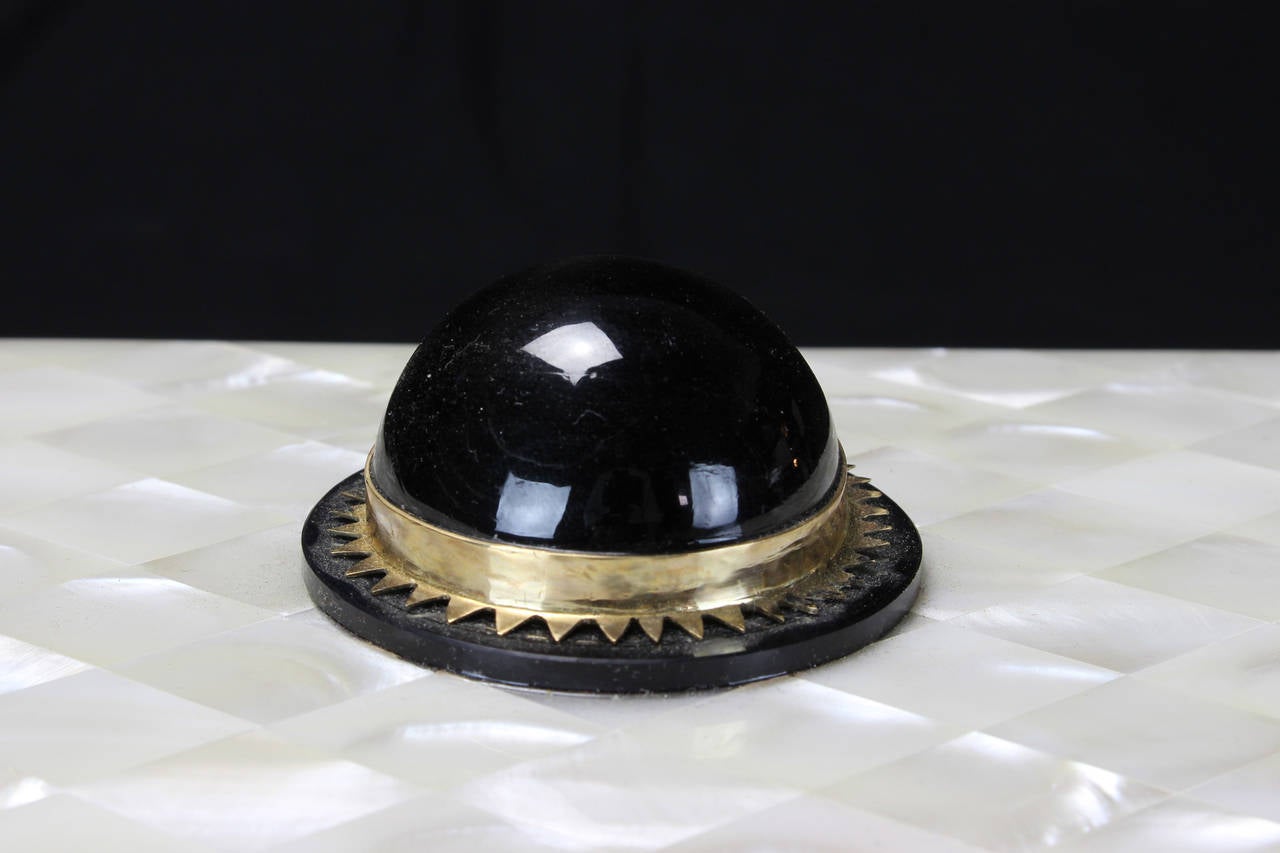 Mother-of-Pearl Box with Black Cabochon 3