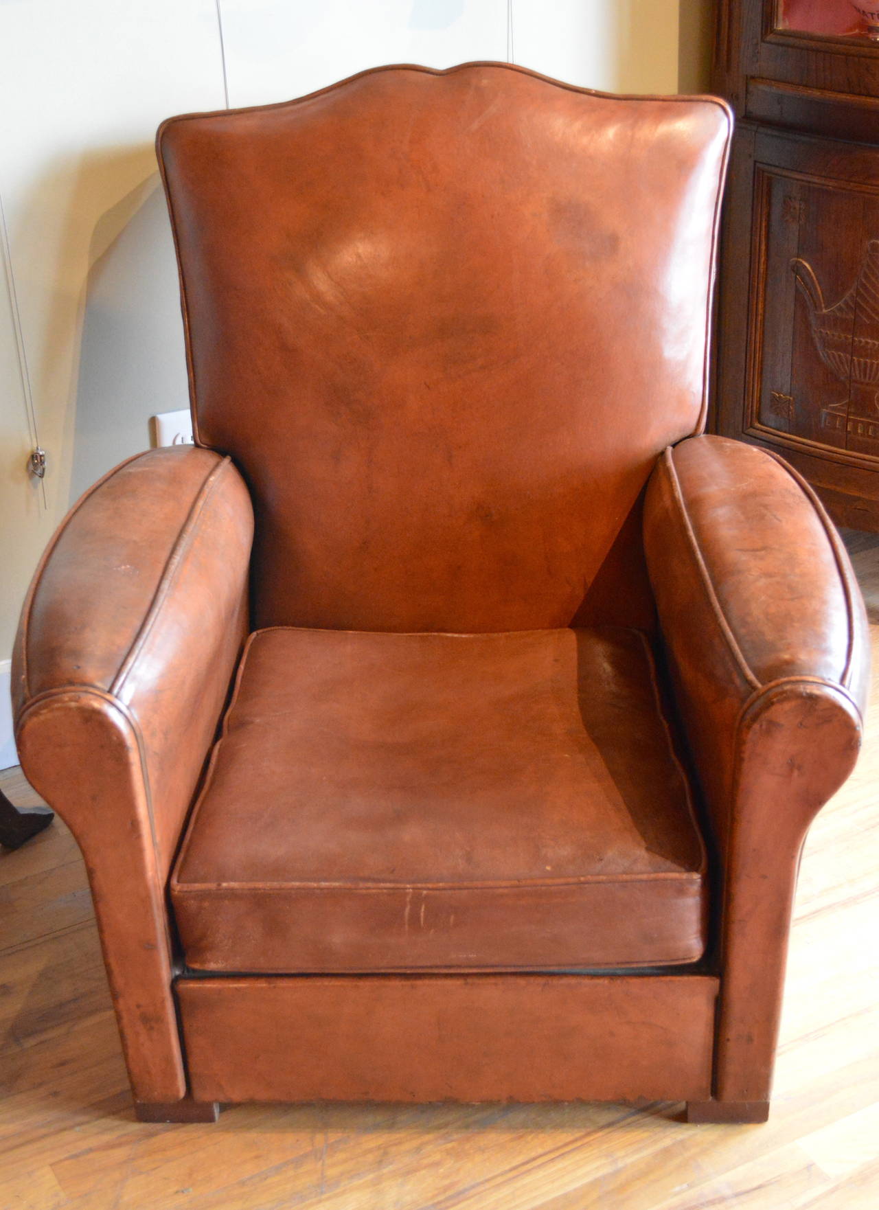 Pair of Leather Art Deco Club Chairs, Mustache Form In Good Condition For Sale In Asheville, NC