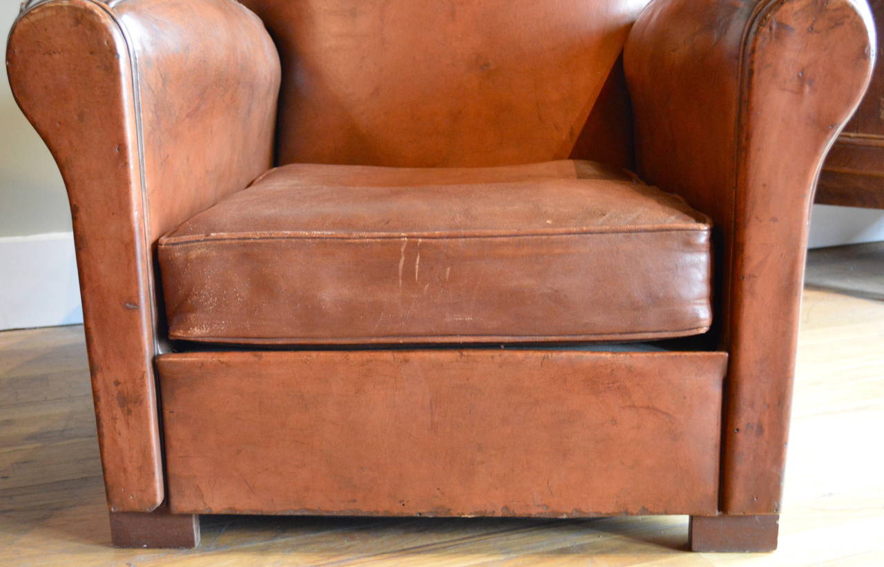 Pair of Leather Art Deco Club Chairs, Mustache Form For Sale 1