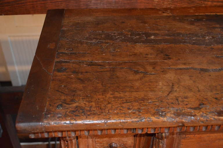 Italian 17th Century Tuscan Walnut Credenza In Excellent Condition For Sale In Asheville, NC