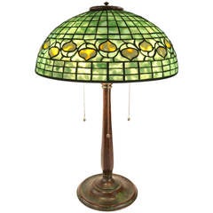 Tiffany Studios - Lampe de table à motif de glands