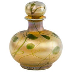 Un frasco de perfume Art Nouveau Tiffany decorado con favrile de los Estudios Tiffany