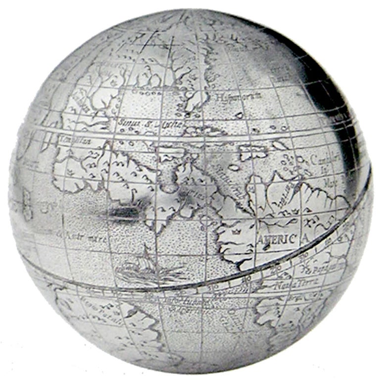 Un globe miniature du XVIe siècle magnifiquement détaillé