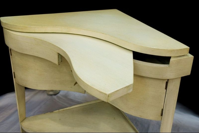 20th Century Pair of Italian Corner Side Tables