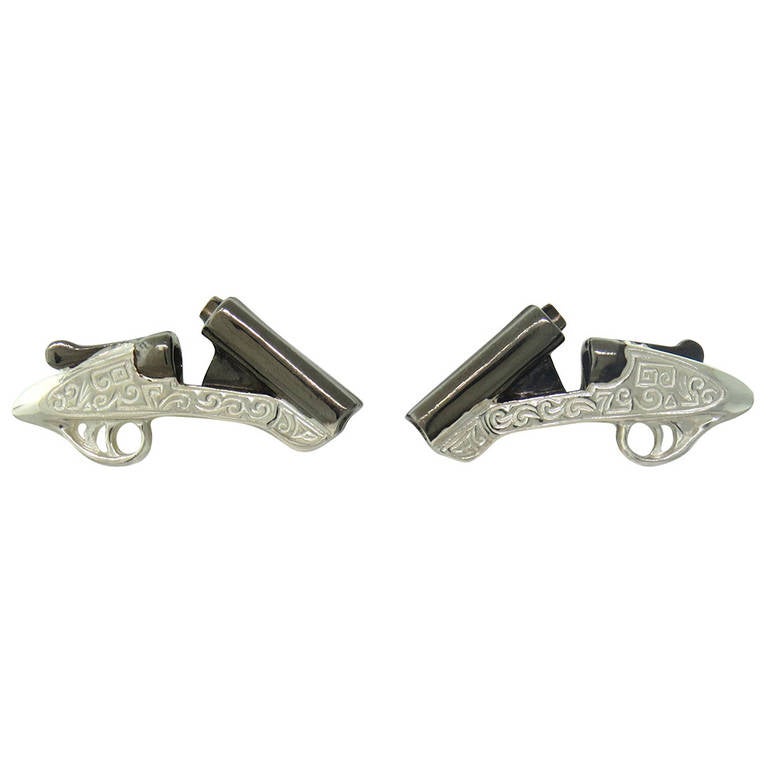 Deakin & Francis Sterling Silver Engraved Cocked Gun Cufflinks For Sale