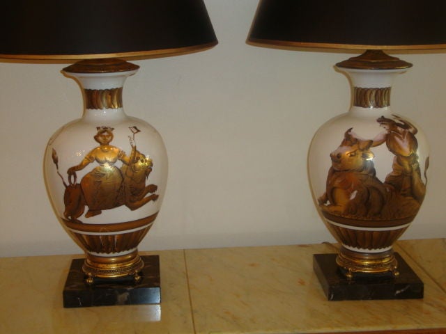 Pair of White Glass Urn Lamps In Good Condition In New York, NY