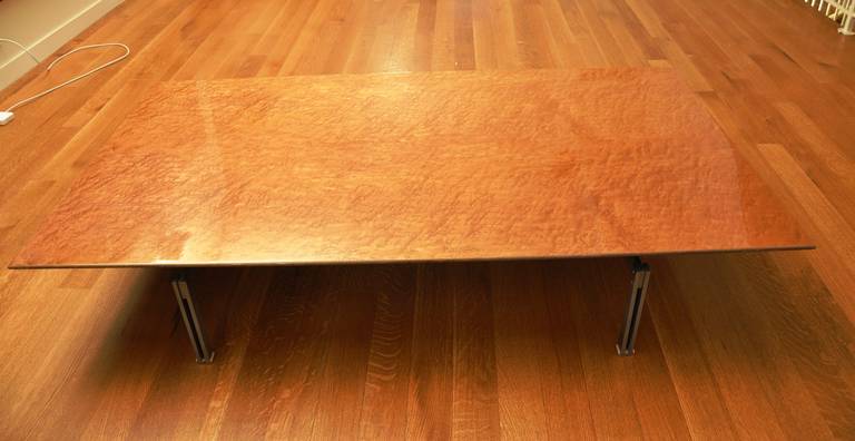 A vintage Saporiti coffee or cocktail table with bird's eye maple wood top and steel legs. Retains its original label.

Good vintage condition with age appropriate wear. Some surface scratches to varnish and some dings.

Dimensions: 39.5