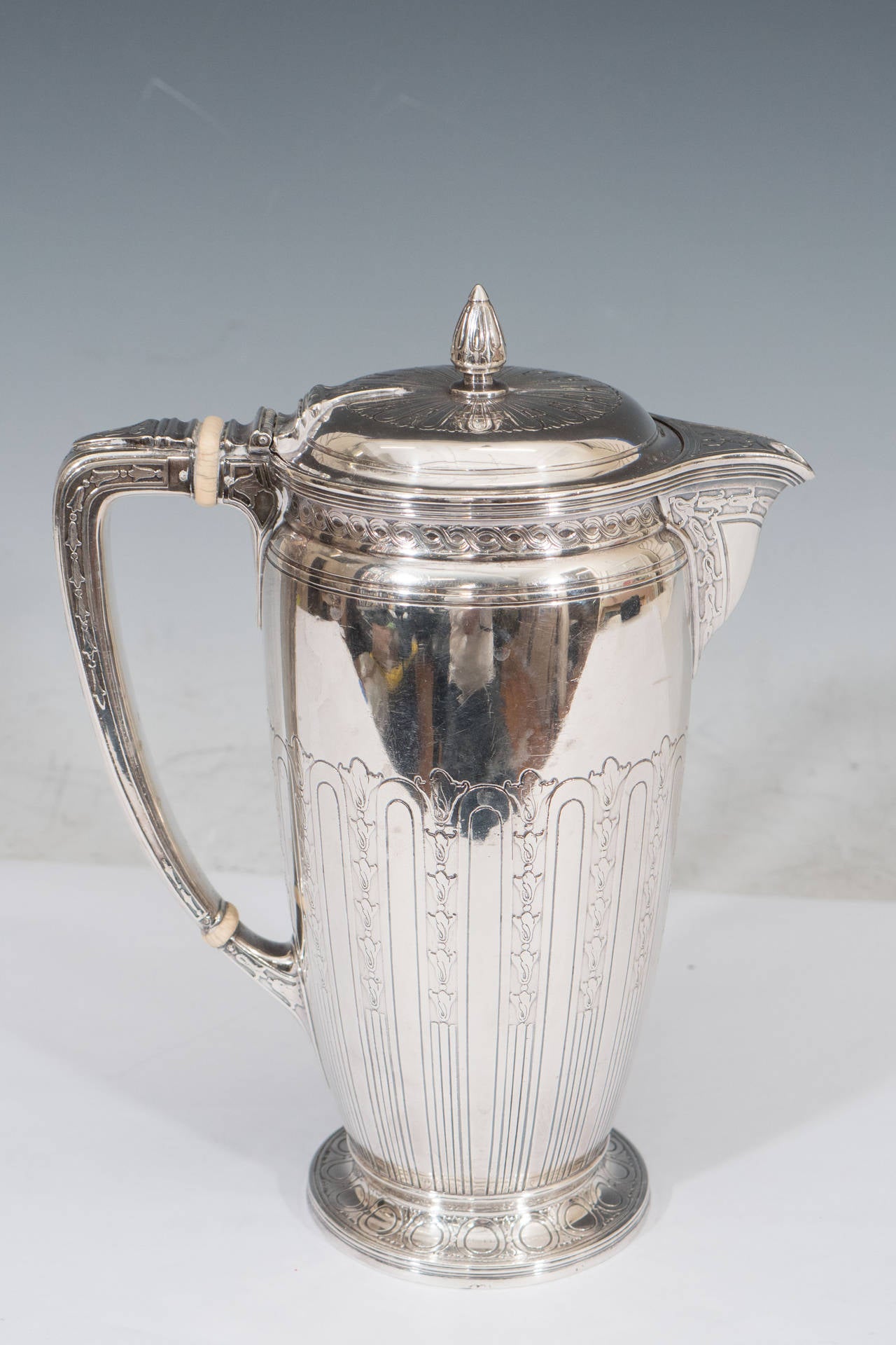 An elegant monogrammed Tiffany & Co. Makers 2 1/2 pint coffee pot or water pitcher in sterling silver. Marked on the reverse Tiffany & Co. 17086 Makers 9340 Sterling Silver 9 2 5-1000.

Good vintage condition with age appropriate wear and patina.