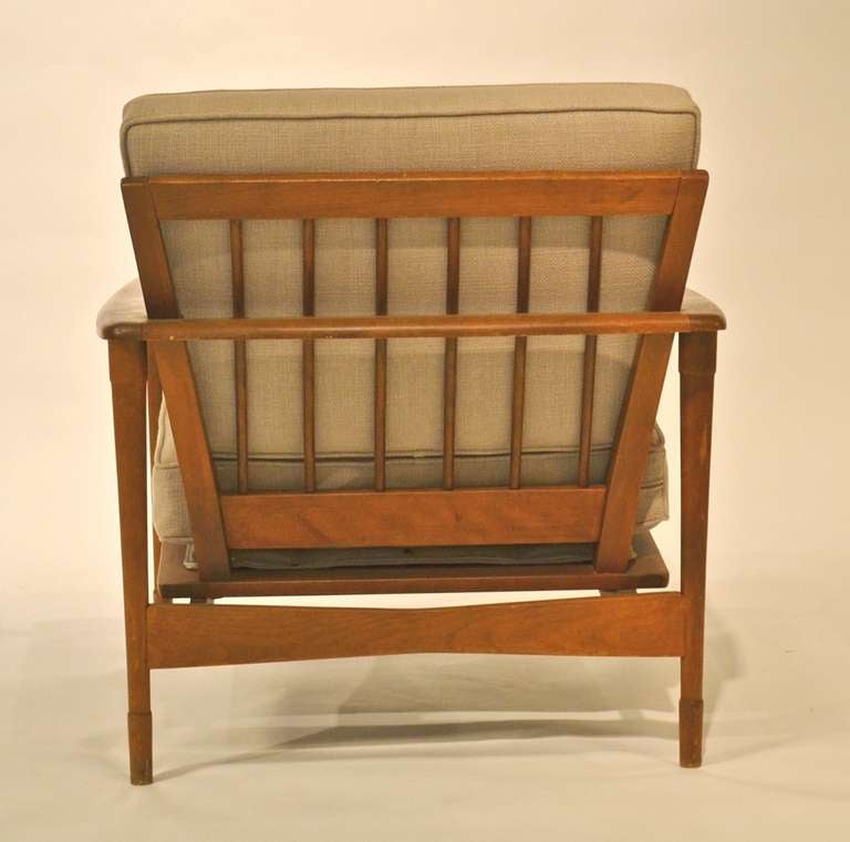 Fauteuil de salon danois moderne du milieu du siècle dernier avec revêtement en lin gris Bon état à Astoria, NY