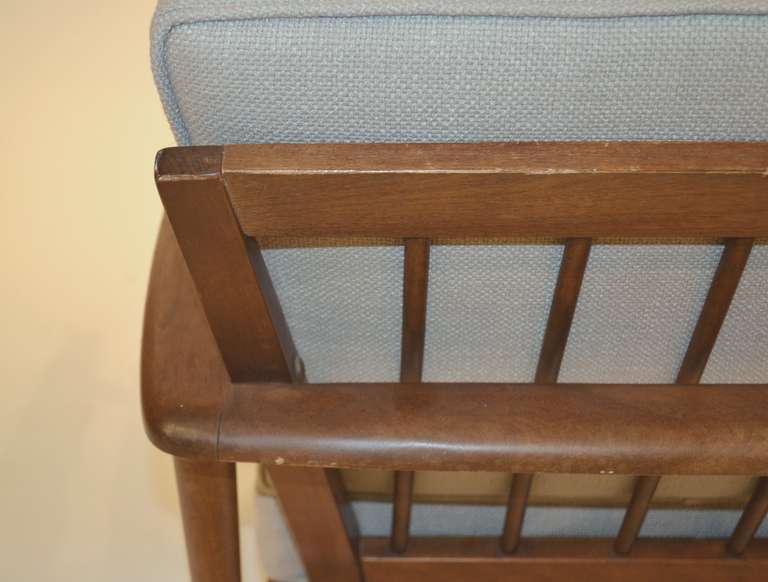 20ième siècle Fauteuil de salon danois moderne du milieu du siècle dernier avec revêtement en lin gris