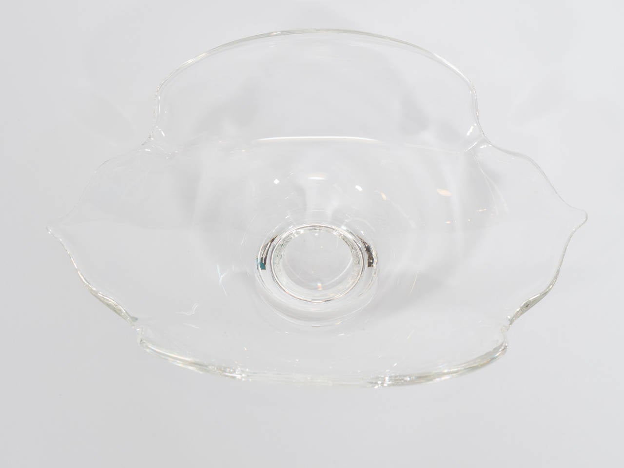 Konsolenschale aus Steuben-Glas mit Quatrefoil im Zustand „Gut“ im Angebot in New York, NY