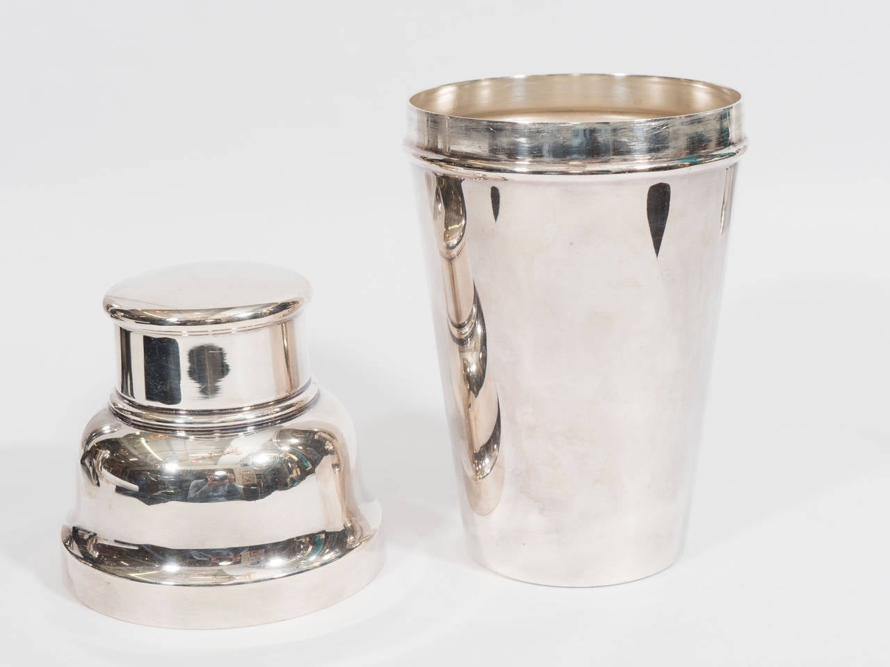 An Art Deco Kingsway Silver Plate Cocktail Shaker 2