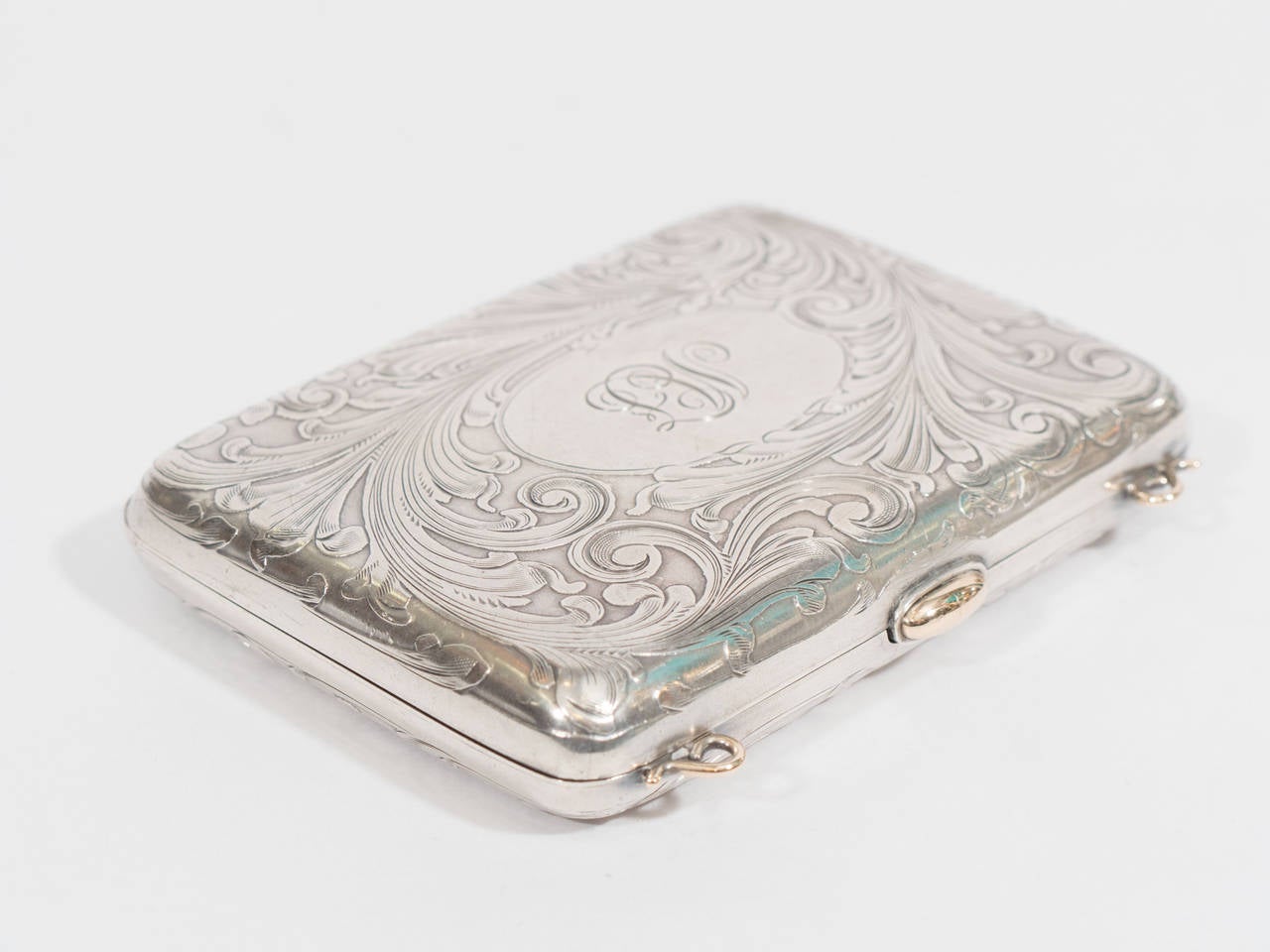 Art Nouveau Tiffany & Co. Sterling Silver Decorative Box with 14-Karat Clasp In Good Condition In New York, NY