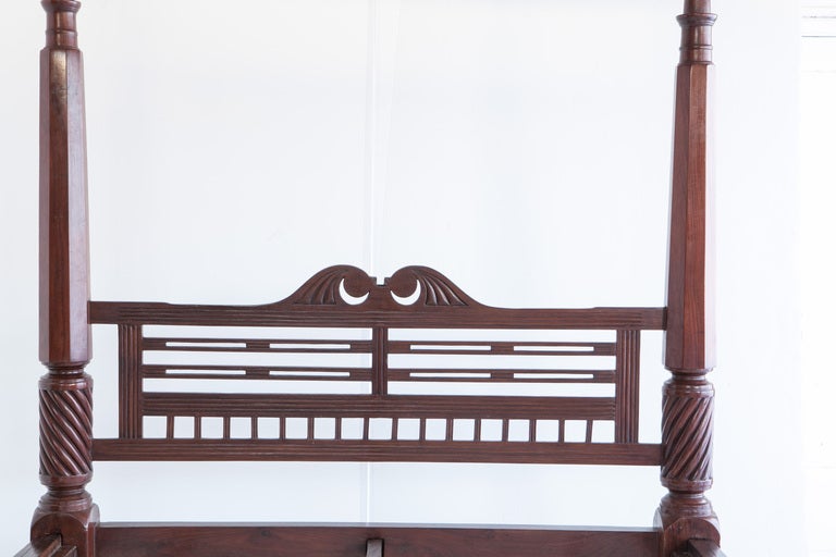 Anglo-Indian Mahogany Four-Poster Bed In Good Condition In Richmond, CA