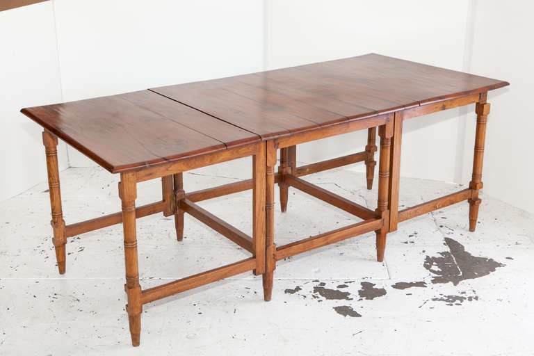 British Campaign teak table that folds on each side. Top has nice grain markings. The side legs fold open to use as an extension.

Measurements below are the dimensions when folded.
Extended dimensions: 30