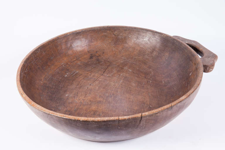 Early 20th Century Large Wood Bowl from the Philippines In Good Condition For Sale In Richmond, CA