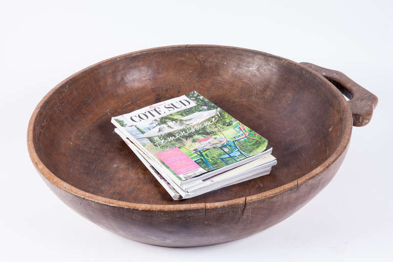 Early 20th Century Large Wood Bowl from the Philippines For Sale 1