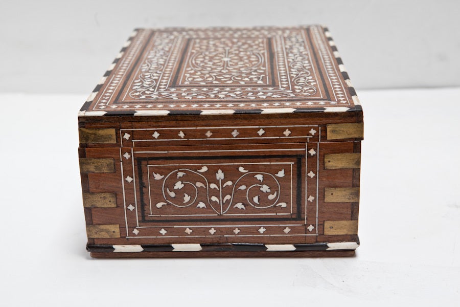 Anglo-Indian Rosewood Dressing Box with Inlay For Sale 2
